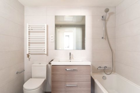 Apartamento de 3 dormitorios en venta en Barcelona, Cataluña, Spain № 1290 - foto 9
