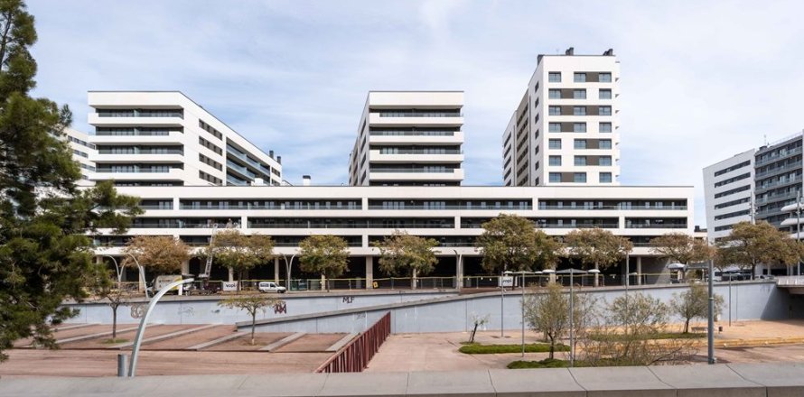 Apartamento de 3 dormitorios en venta en Barcelona, Cataluña, Spain № 1290
