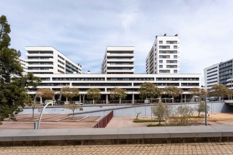 Apartamento de 3 dormitorios en venta en Barcelona, Cataluña, Spain № 1290 - foto 18