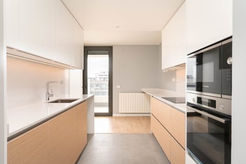 Apartamento de 3 dormitorios en venta en Barcelona, Cataluña, Spain № 1290 - foto 13