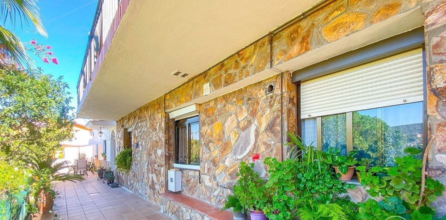 Villa de 6 dormitorios en venta en Argentona, Barcelona, Cataluña, Spain № 962