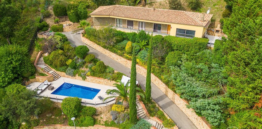 Villa de 3 dormitorios en venta en Platja D'aro, Gerona, Cataluña, Spain № 964