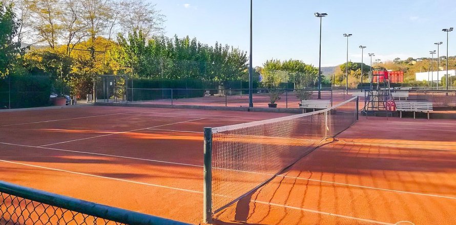 Propiedad comercial de 254 m² en venta en Mataró, Barcelona, Cataluña, Spain № 967