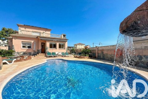 Сasa de 5 dormitorios en venta en El Vendrell, Tarragona, Cataluña, Spain № 4645
