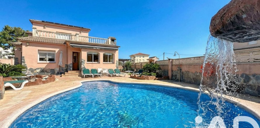 Сasa de 5 dormitorios en venta en El Vendrell, Tarragona, Cataluña, Spain № 4645