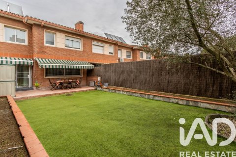 Casa adosada de 4 dormitorios en venta en La Roca del Vallès, Barcelona, Cataluña, Spain № 4647
