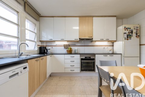 Casa adosada de 4 dormitorios en venta en La Roca del Vallès, Barcelona, Cataluña, Spain № 4647 - foto 17
