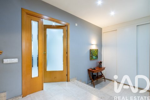 Casa adosada de 4 dormitorios en venta en La Roca del Vallès, Barcelona, Cataluña, Spain № 4647 - foto 3