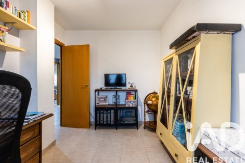 Casa adosada de 4 dormitorios en venta en La Roca del Vallès, Barcelona, Cataluña, Spain № 4647 - foto 21