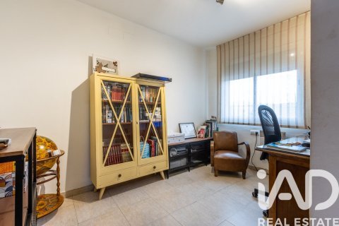 Casa adosada de 4 dormitorios en venta en La Roca del Vallès, Barcelona, Cataluña, Spain № 4647 - foto 30
