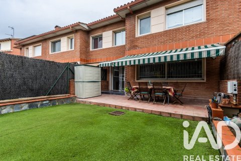 Casa adosada de 4 dormitorios en venta en La Roca del Vallès, Barcelona, Cataluña, Spain № 4647 - foto 11