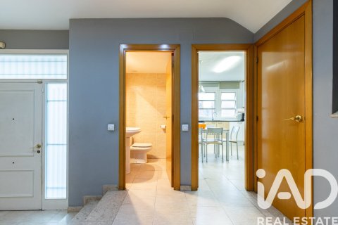 Casa adosada de 4 dormitorios en venta en La Roca del Vallès, Barcelona, Cataluña, Spain № 4647 - foto 12