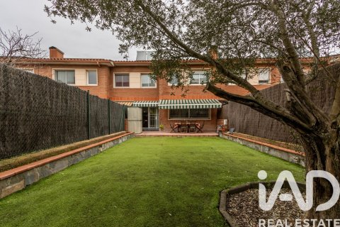 Casa adosada de 4 dormitorios en venta en La Roca del Vallès, Barcelona, Cataluña, Spain № 4647 - foto 10