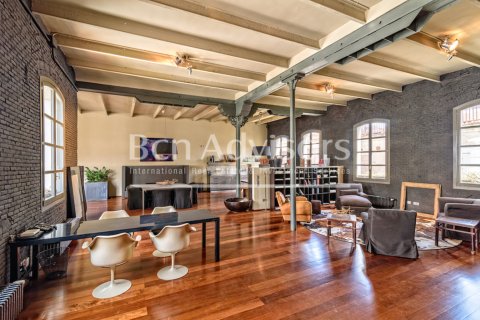 Ático de 3 dormitorios en venta en Barcelona, Cataluña, Spain № 2847 - foto 3