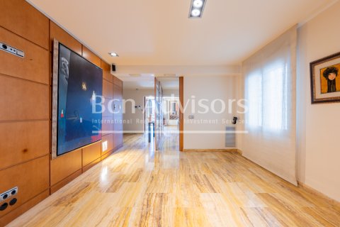 Apartamento de 3 dormitorios en venta en Barcelona, Cataluña, Spain № 2844 - foto 23
