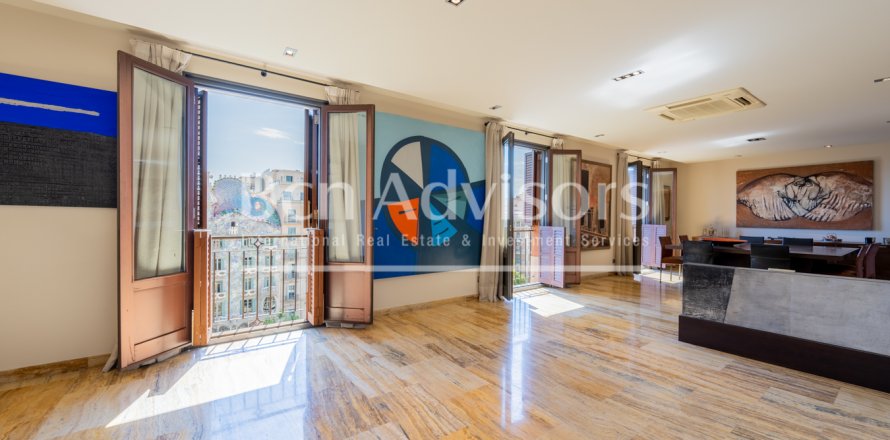 Apartamento de 3 dormitorios en venta en Barcelona, Cataluña, Spain № 2844