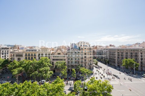 Apartamento de 3 dormitorios en venta en Barcelona, Cataluña, Spain № 2844 - foto 3