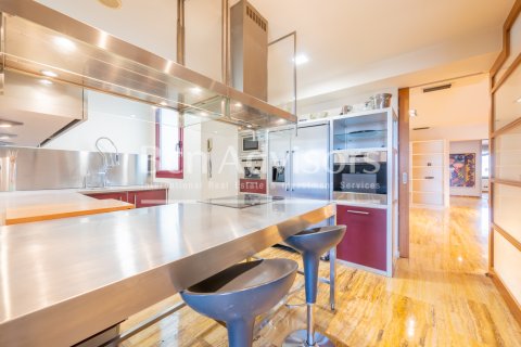 Apartamento de 3 dormitorios en venta en Barcelona, Cataluña, Spain № 2844 - foto 16