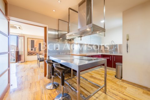 Apartamento de 3 dormitorios en venta en Barcelona, Cataluña, Spain № 2844 - foto 15