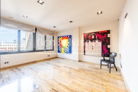 Apartamento de 3 dormitorios en venta en Barcelona, Cataluña, Spain № 2844 - foto 25
