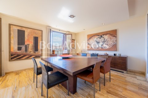 Apartamento de 3 dormitorios en venta en Barcelona, Cataluña, Spain № 2844 - foto 4