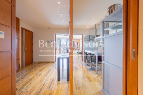Apartamento de 3 dormitorios en venta en Barcelona, Cataluña, Spain № 2844 - foto 20