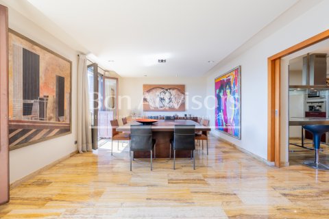 Apartamento de 3 dormitorios en venta en Barcelona, Cataluña, Spain № 2844 - foto 12