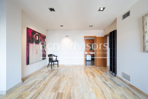 Apartamento de 3 dormitorios en venta en Barcelona, Cataluña, Spain № 2844 - foto 26
