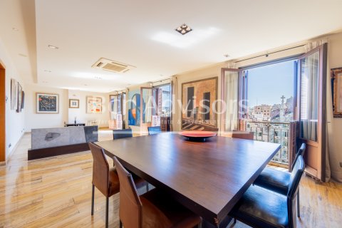 Apartamento de 3 dormitorios en venta en Barcelona, Cataluña, Spain № 2844 - foto 6