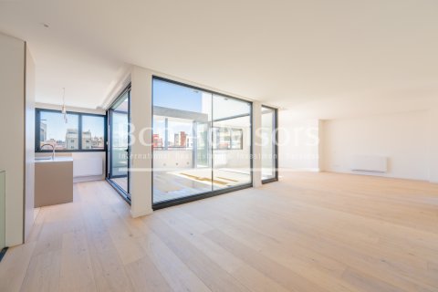 Ático de 3 dormitorios en venta en Barcelona, Cataluña, Spain № 2846 - foto 4