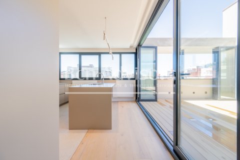 Ático de 3 dormitorios en venta en Barcelona, Cataluña, Spain № 2846 - foto 11