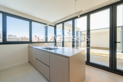 Ático de 3 dormitorios en venta en Barcelona, Cataluña, Spain № 2846 - foto 10