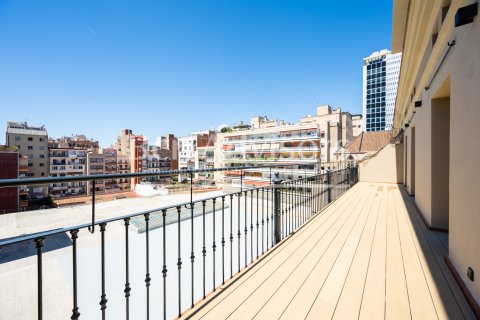 Ático de 3 dormitorios en venta en Barcelona, Cataluña, Spain № 2846 - foto 22