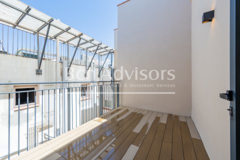 Ático de 3 dormitorios en venta en Barcelona, Cataluña, Spain № 2846 - foto 16