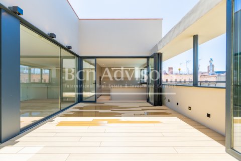 Ático de 3 dormitorios en venta en Barcelona, Cataluña, Spain № 2846 - foto 7