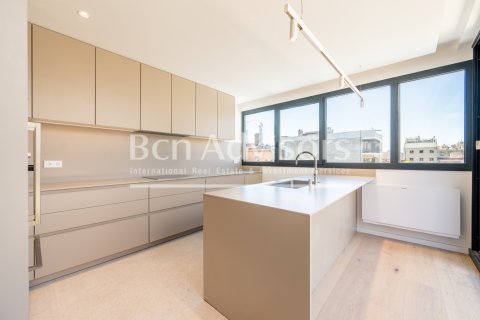 Ático de 3 dormitorios en venta en Barcelona, Cataluña, Spain № 2846 - foto 12