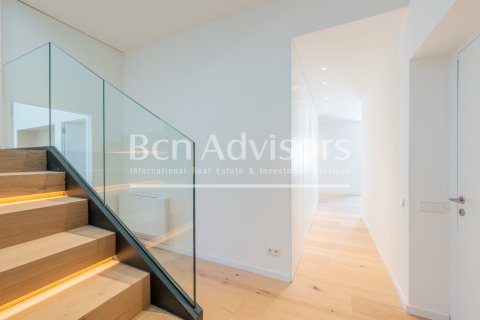 Ático de 3 dormitorios en venta en Barcelona, Cataluña, Spain № 2846 - foto 19