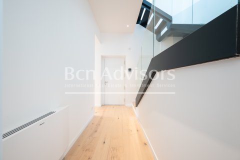 Ático de 3 dormitorios en venta en Barcelona, Cataluña, Spain № 2846 - foto 20
