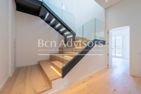 Ático de 3 dormitorios en venta en Barcelona, Cataluña, Spain № 2846 - foto 18