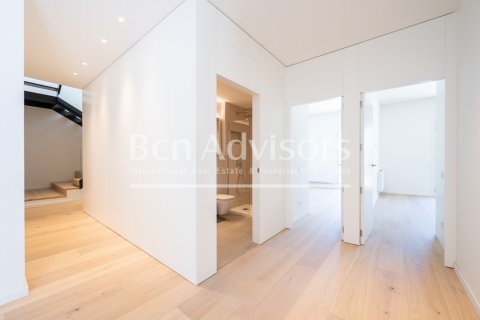 Ático de 3 dormitorios en venta en Barcelona, Cataluña, Spain № 2846 - foto 29