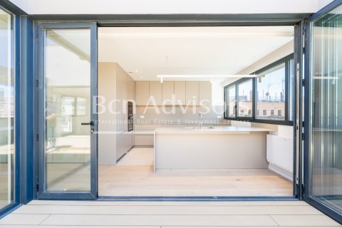 Ático de 3 dormitorios en venta en Barcelona, Cataluña, Spain № 2846 - foto 14