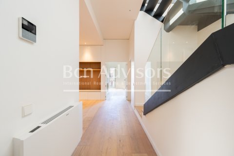 Ático de 3 dormitorios en venta en Barcelona, Cataluña, Spain № 2845 - foto 16