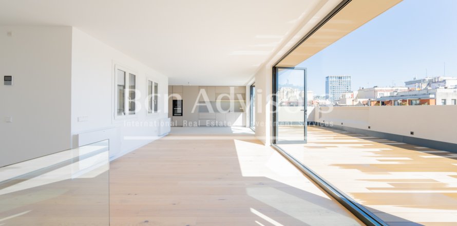 Ático de 3 dormitorios en venta en Barcelona, Cataluña, Spain № 2845