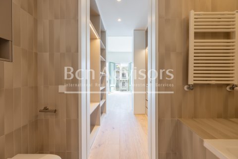 Ático de 3 dormitorios en venta en Barcelona, Cataluña, Spain № 2845 - foto 24