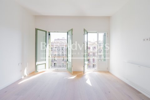 Ático de 3 dormitorios en venta en Barcelona, Cataluña, Spain № 2845 - foto 25