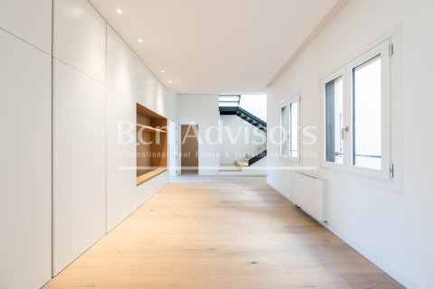 Ático de 3 dormitorios en venta en Barcelona, Cataluña, Spain № 2845 - foto 18