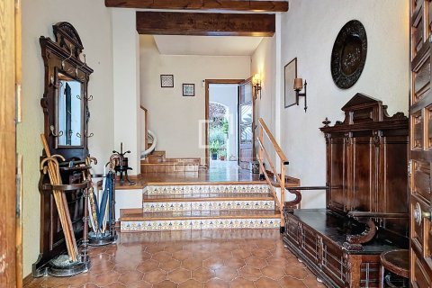 Купить виллу в Виланова-и-ла-Желтру, Испания с 8 спален, 456м², № 3888 - фото 2