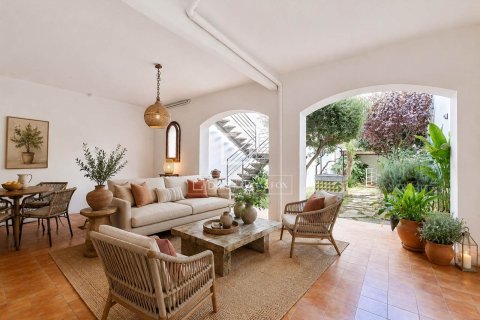 Villa de 8 dormitorios en venta en Vilanova i la Geltrú, Barcelona, Cataluña, Spain № 3888