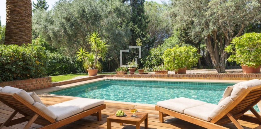 Villa de 5 dormitorios en venta en Esplugues de Llobregat, Barcelona, Cataluña, Spain № 3890