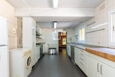 Villa de 5 dormitorios en venta en Esplugues de Llobregat, Barcelona, Cataluña, Spain № 3890 - foto 21